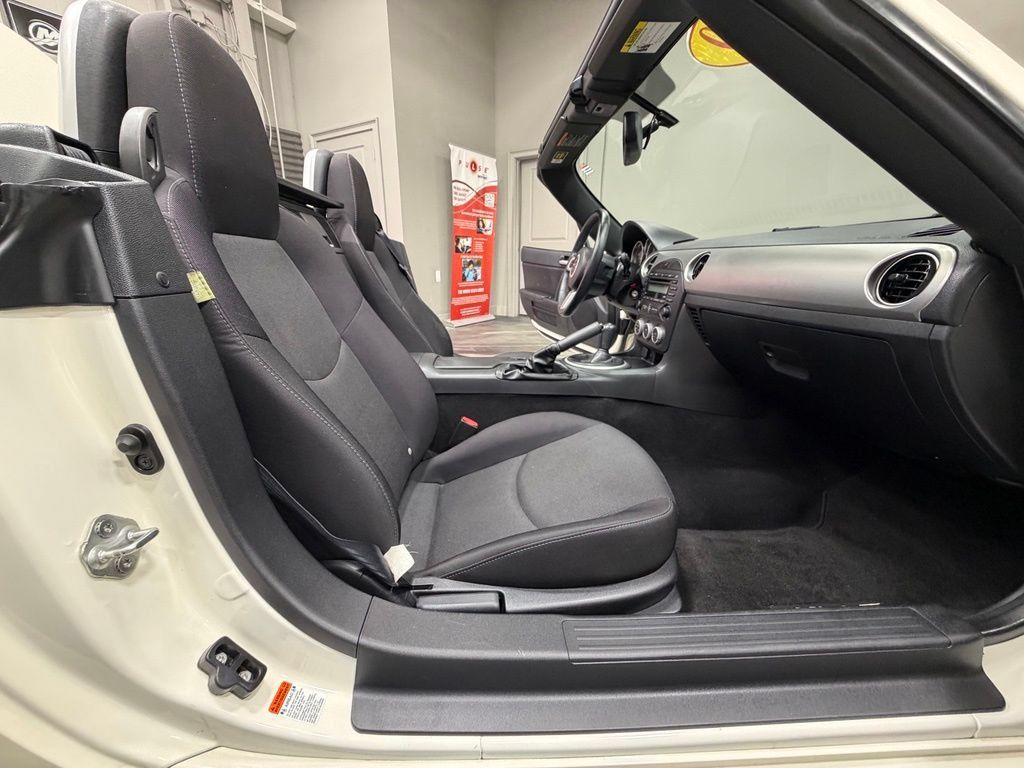 Used 2009 MAZDA MX-5 Miata Touring w/ Suspension Pkg RWD image 37