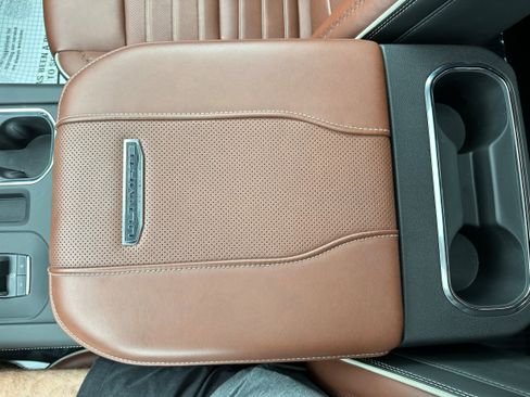 Used 2024 GMC Sierra 2500 Denali Ultimate image 8