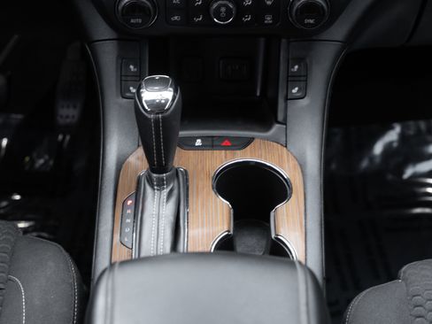 Used 2019 GMC Acadia SLE image 14