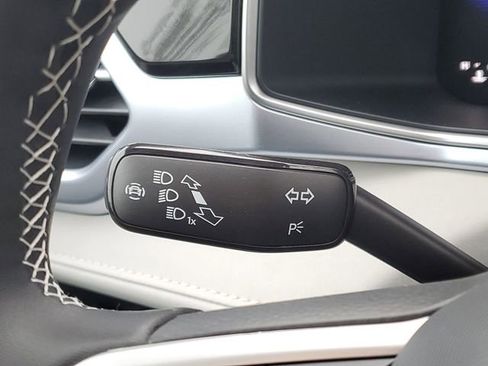 New 2026 Volkswagen Taos SE image 17