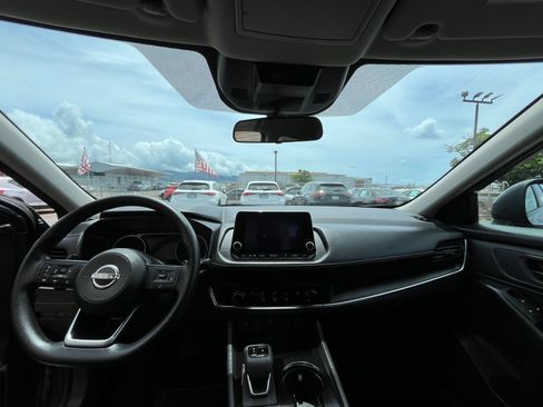 Used 2024 Nissan Rogue S AWD/4WD image 32
