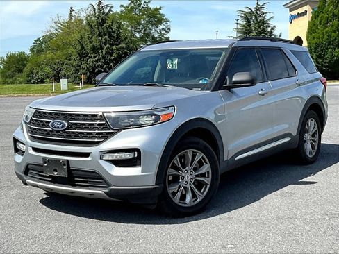 Used 2020 Ford Explorer XLT w/ Equipment Group 202A AWD/4WD image 3