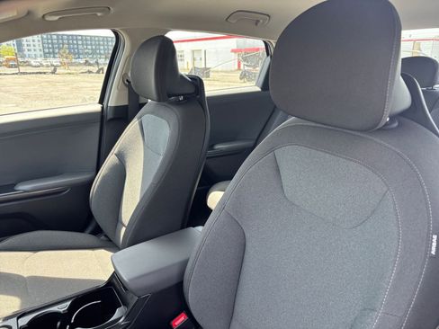 Used 2025 Kia K4 FWD image 32