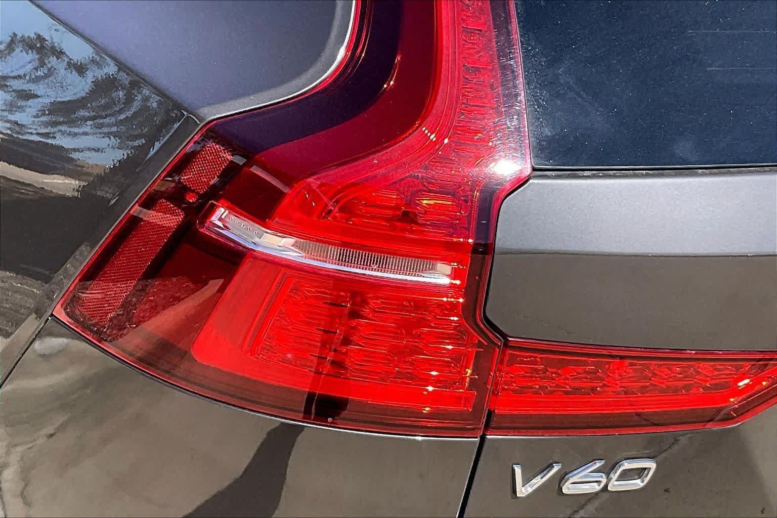 Used 2025 Volvo V60 B5 Cross Country Plus AWD/4WD image 29