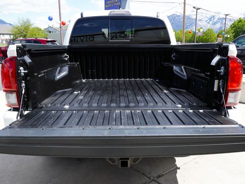 Used 2023 Toyota Tacoma SR5 w/ Technology Package AWD/4WD image 14