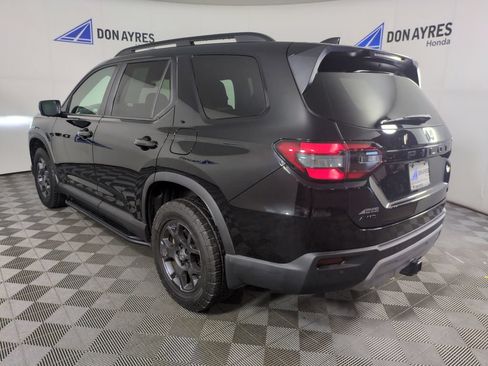Certified 2025 Honda Pilot TrailSport image 4