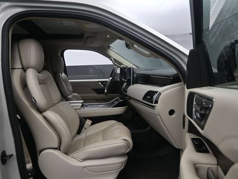 Used 2019 Lincoln Navigator Reserve AWD/4WD image 27