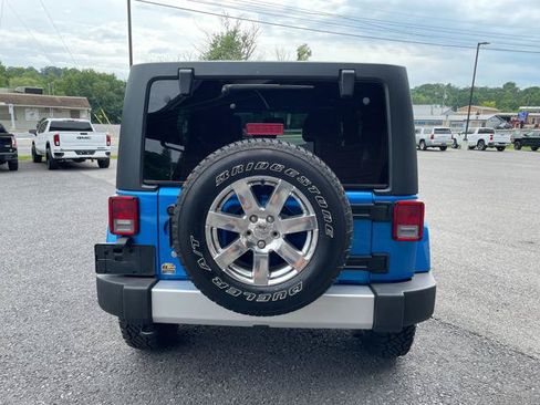 Used 2015 Jeep Wrangler Unlimited Sahara w/ Connectivity Group AWD/4WD image 6