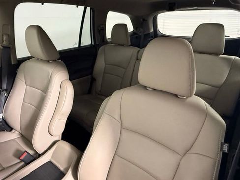 Used 2021 Honda Pilot Touring image 32