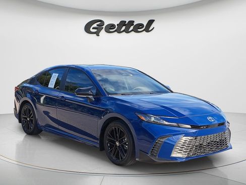 Certified 2025 Toyota Camry SE image 3