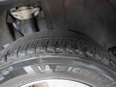 Used 2023 Toyota RAV4 XLE AWD/4WD image 30
