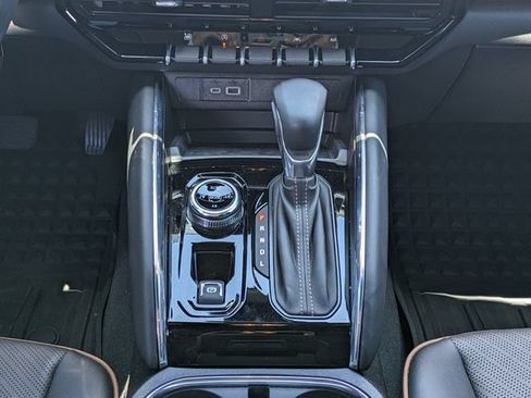 Certified 2025 GMC Canyon AT4 w/ AT4 Premium Package AWD/4WD image 19