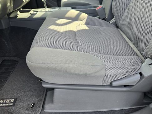 Used 2020 Nissan Frontier SV w/ Midnight Edition Floor Mats image 21
