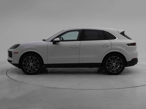 Used 2024 Porsche Cayenne image 2