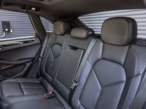 Certified 2026 Porsche Macan AWD/4WD image 16