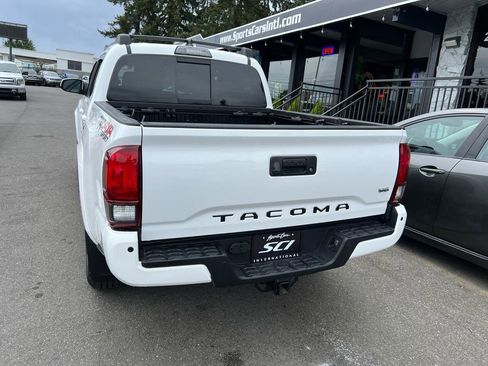 Used 2019 Toyota Tacoma TRD Sport w/ Technology Package image 4