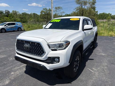 Used 2018 Toyota Tacoma TRD Off-Road AWD/4WD image 2