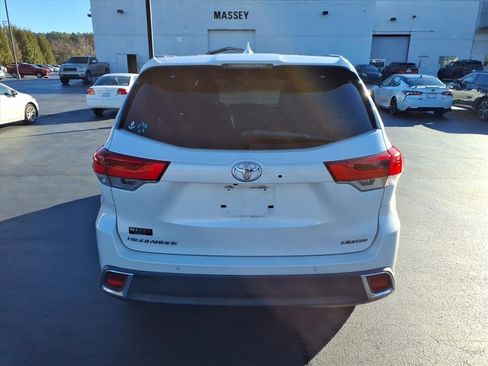 Used 2017 Toyota Highlander Limited image 4