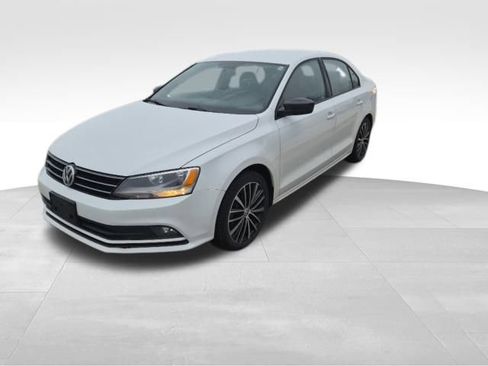 Used 2016 Volkswagen Jetta Sport image 1