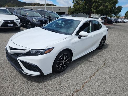 Used 2024 Toyota Camry SE FWD image 1