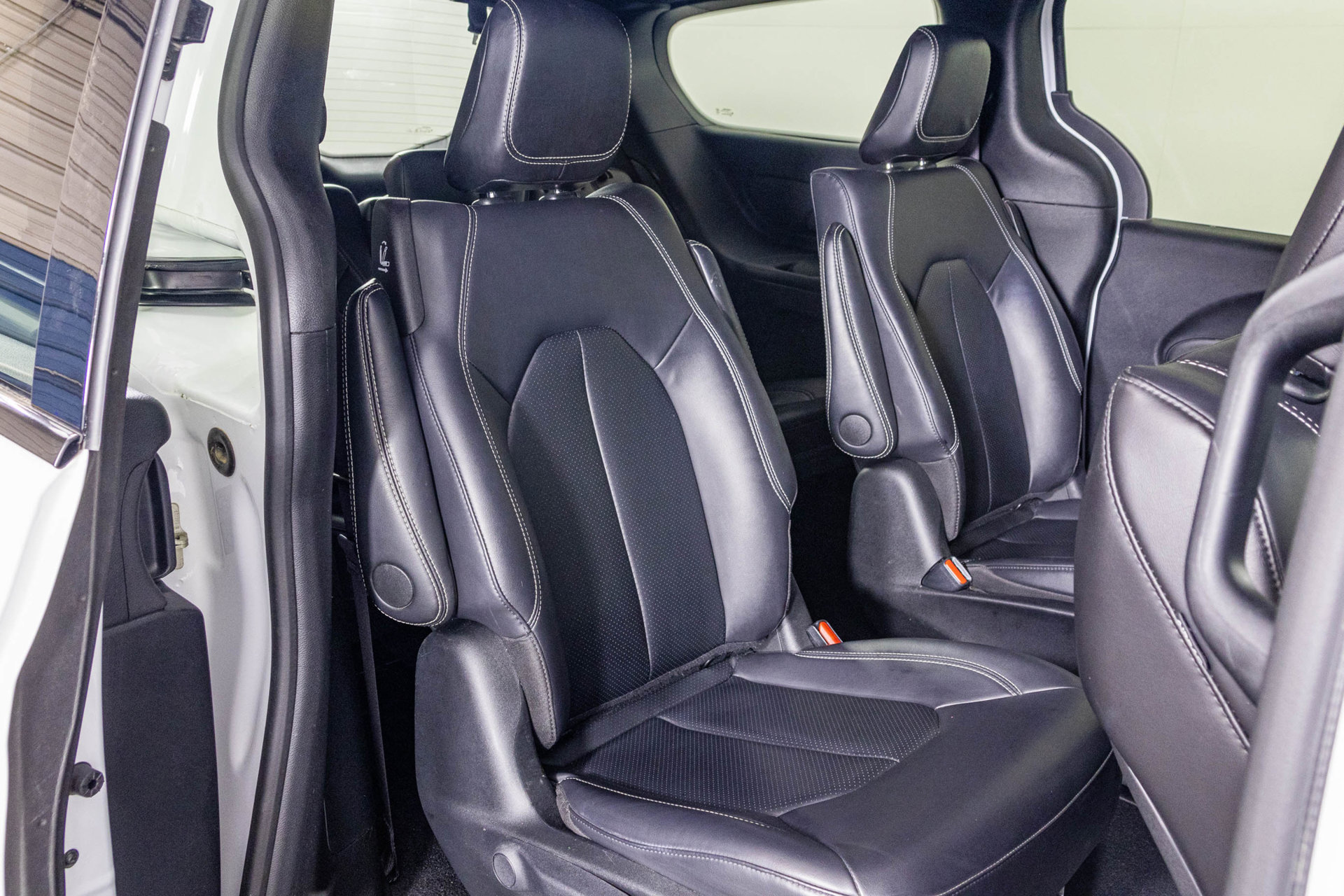 Used 2024 Chrysler Pacifica Limited FWD image 43