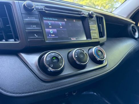 Used 2015 Toyota RAV4 LE AWD/4WD image 19
