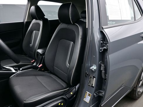 Certified 2025 Hyundai Venue Limited image 12