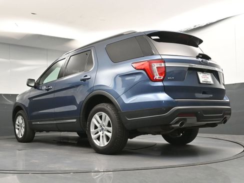 Used 2018 Ford Explorer XLT AWD/4WD image 28