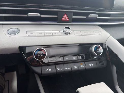 Used 2021 Hyundai Elantra Limited w/ Cargo Package image 32