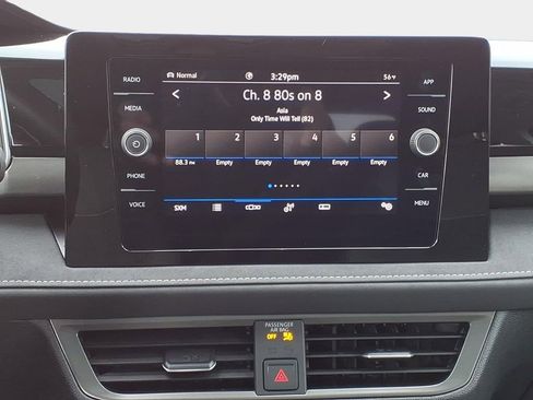 Certified 2025 Volkswagen Taos SE image 13