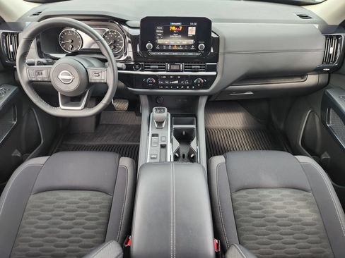 Used 2025 Nissan Pathfinder SV w/ SV Premium Package FWD image 20