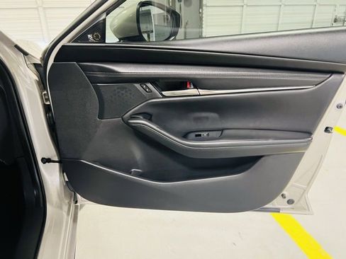 Used 2022 MAZDA MAZDA3 s image 32