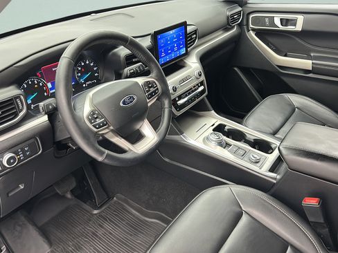 Used 2021 Ford Explorer XLT w/ Equipment Group 202A AWD/4WD image 10