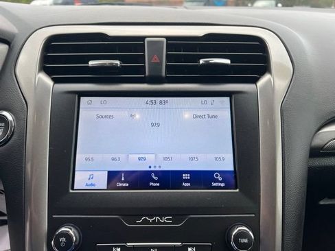 Used 2020 Ford Fusion SE FWD image 25