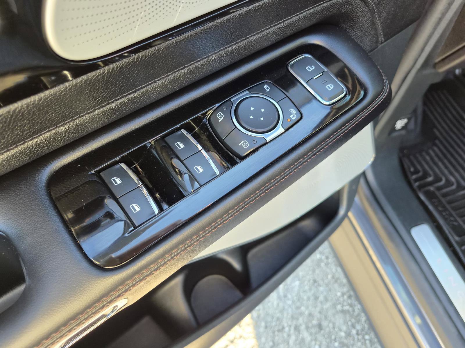 Used 2024 Lincoln Aviator Reserve w/ Equipment Group 201A AWD/4WD image 19