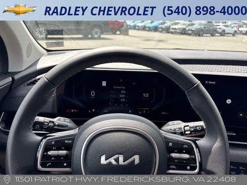 Used 2026 Kia Carnival SX FWD image 6