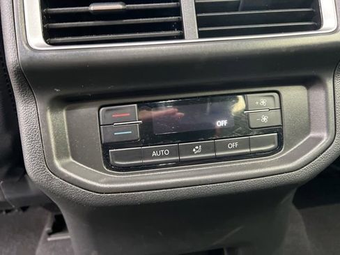 Used 2024 Volkswagen Atlas SE image 31