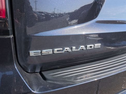 Used 2022 Cadillac Escalade ESV Premium Luxury AWD/4WD image 12