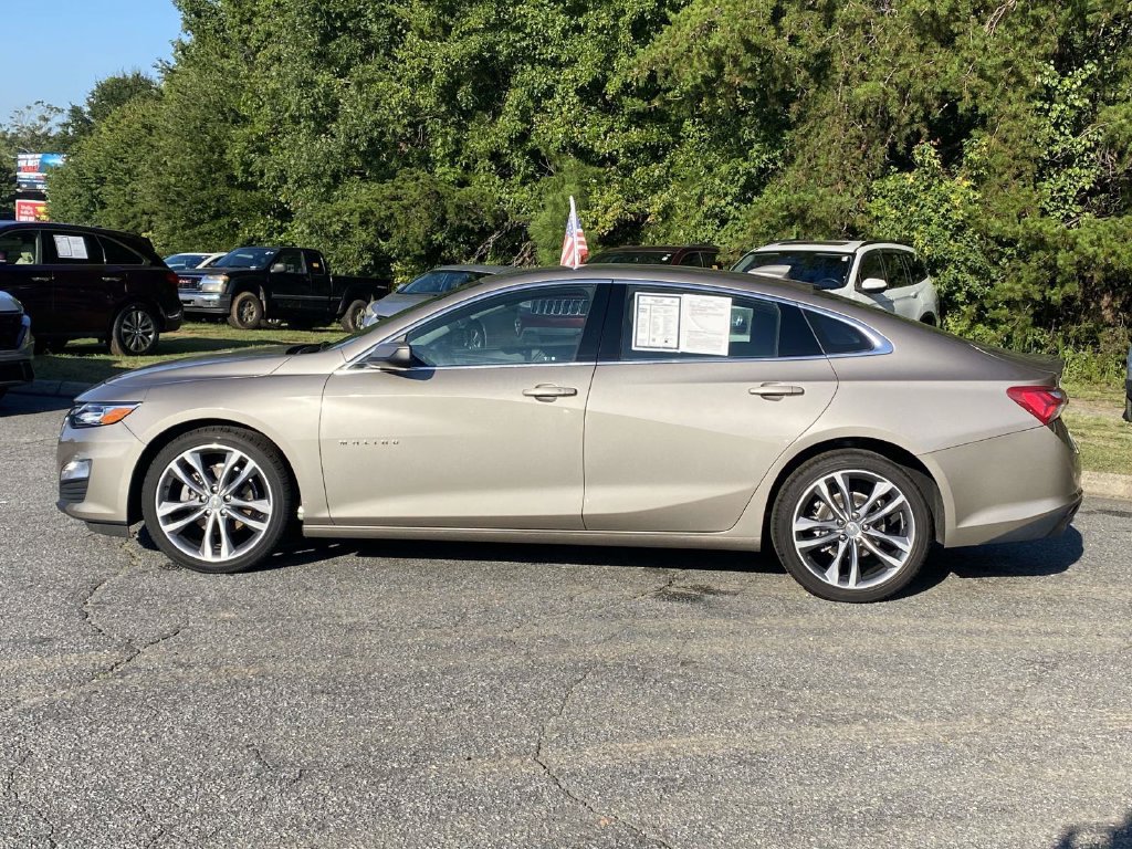 Used 2024 Chevrolet Malibu LT FWD image 2