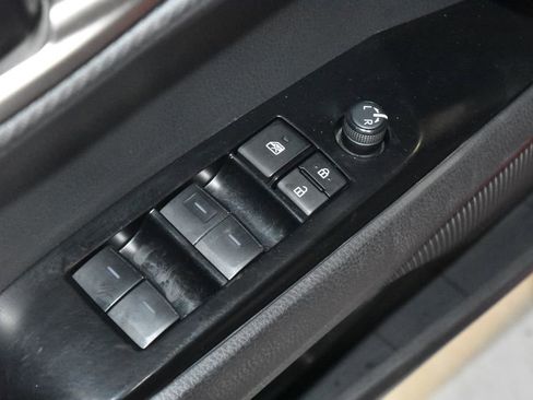 Used 2025 Toyota Camry SE FWD image 5