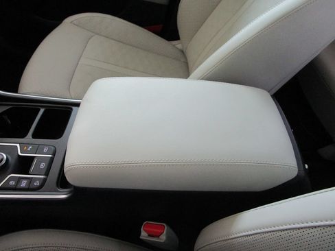 Used 2025 Kia Sorento S w/ Panoramic Sunroof Package FWD image 39