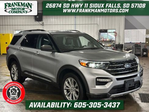 Used 2023 Ford Explorer XLT w/ Equipment Group 202A AWD/4WD image 1