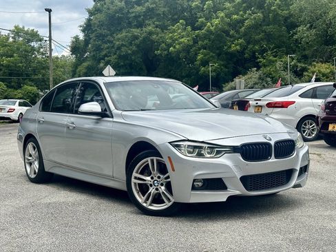 Used 2018 BMW 330i xDrive Sedan w/ M Sport Package AWD/4WD image 28