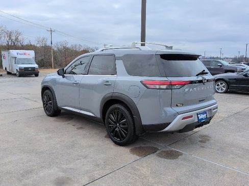 Used 2022 Nissan Pathfinder Platinum w/ Cargo Package image 3