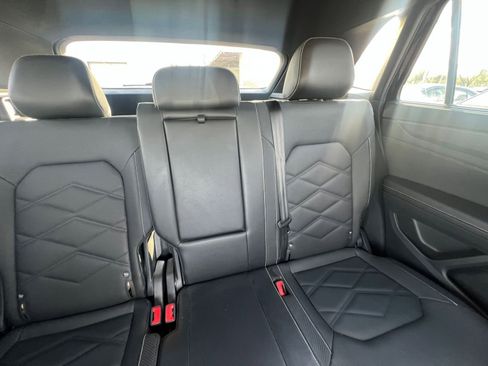 Used 2025 Volkswagen Atlas Cross Sport SE image 38