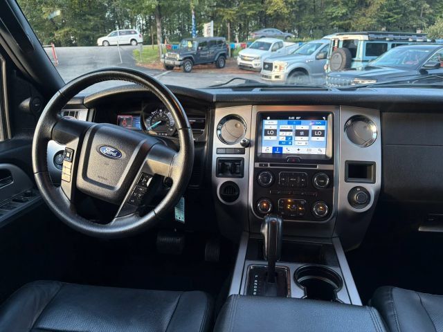 Used 2017 Ford Expedition XLT w/ Equipment Group 202A RWD image 18