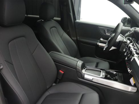 New 2026 Mercedes-Benz GLB 250 image 9