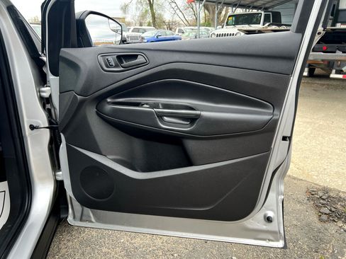 Used 2018 Ford Escape S image 17