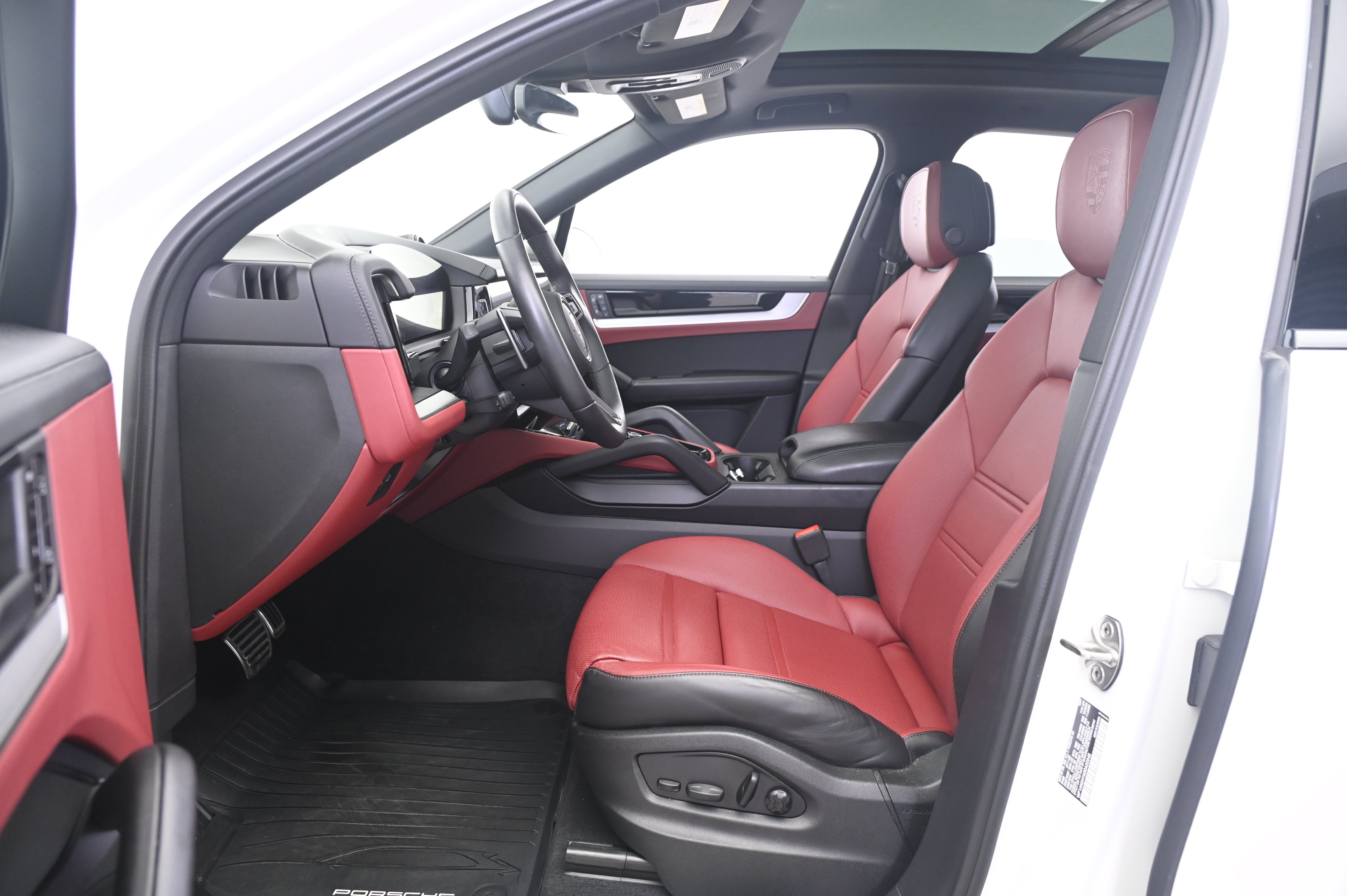 Certified 2025 Porsche Cayenne S AWD/4WD image 29