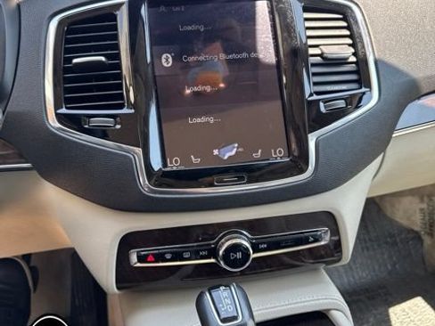 Used 2016 Volvo XC90 T6 Momentum w/ Momentum Plus Package AWD/4WD image 12